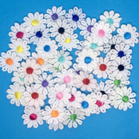 40x  White  18mm Daisy Flower Multicolour Center Sew On Glue On Applique Patch