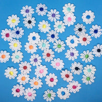 40x  White  18mm Daisy Flower Multicolour Center Sew On Glue On Applique Patch