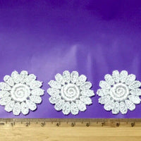 20x Silky White 30mm Daisy Flower Machine Embroidered Sew-On Applique Patch