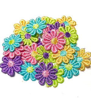 24x Multicolour AC06 Daisy Flower Machine Embroidered 25mm Sew-On Applique Patch